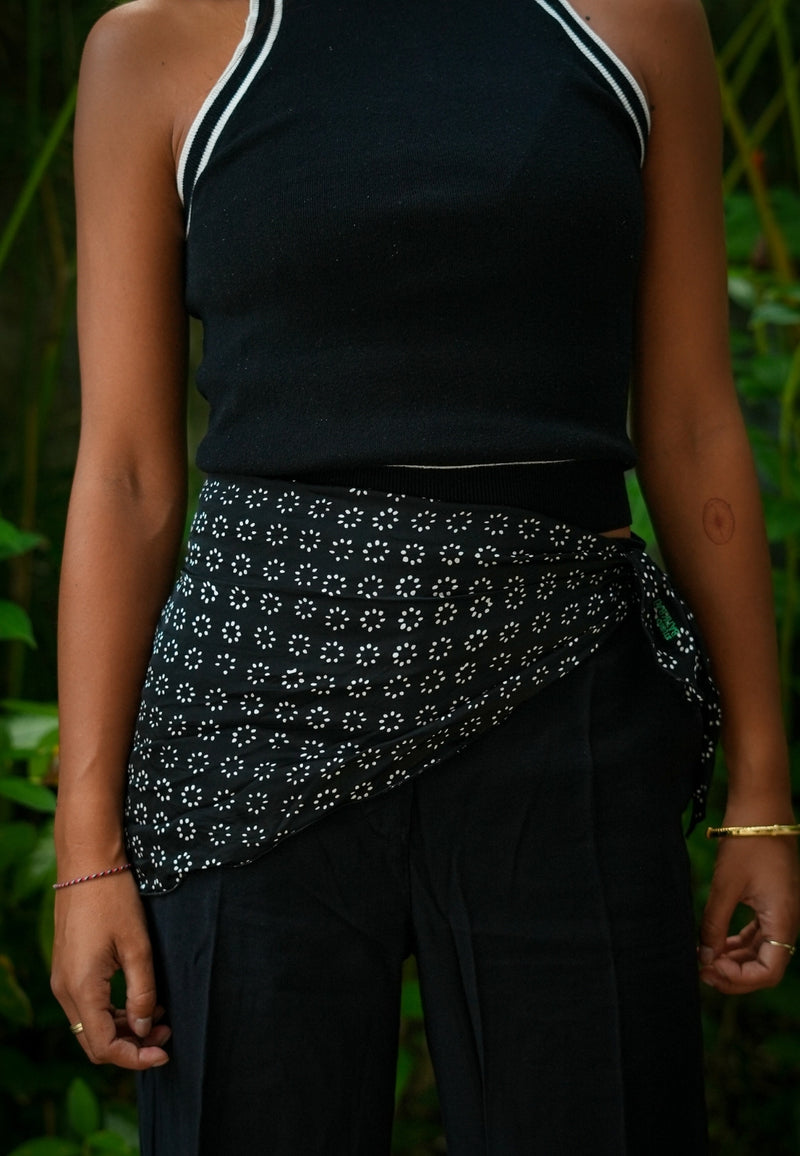 girl wearing a batik titik waist scarf black around her waist