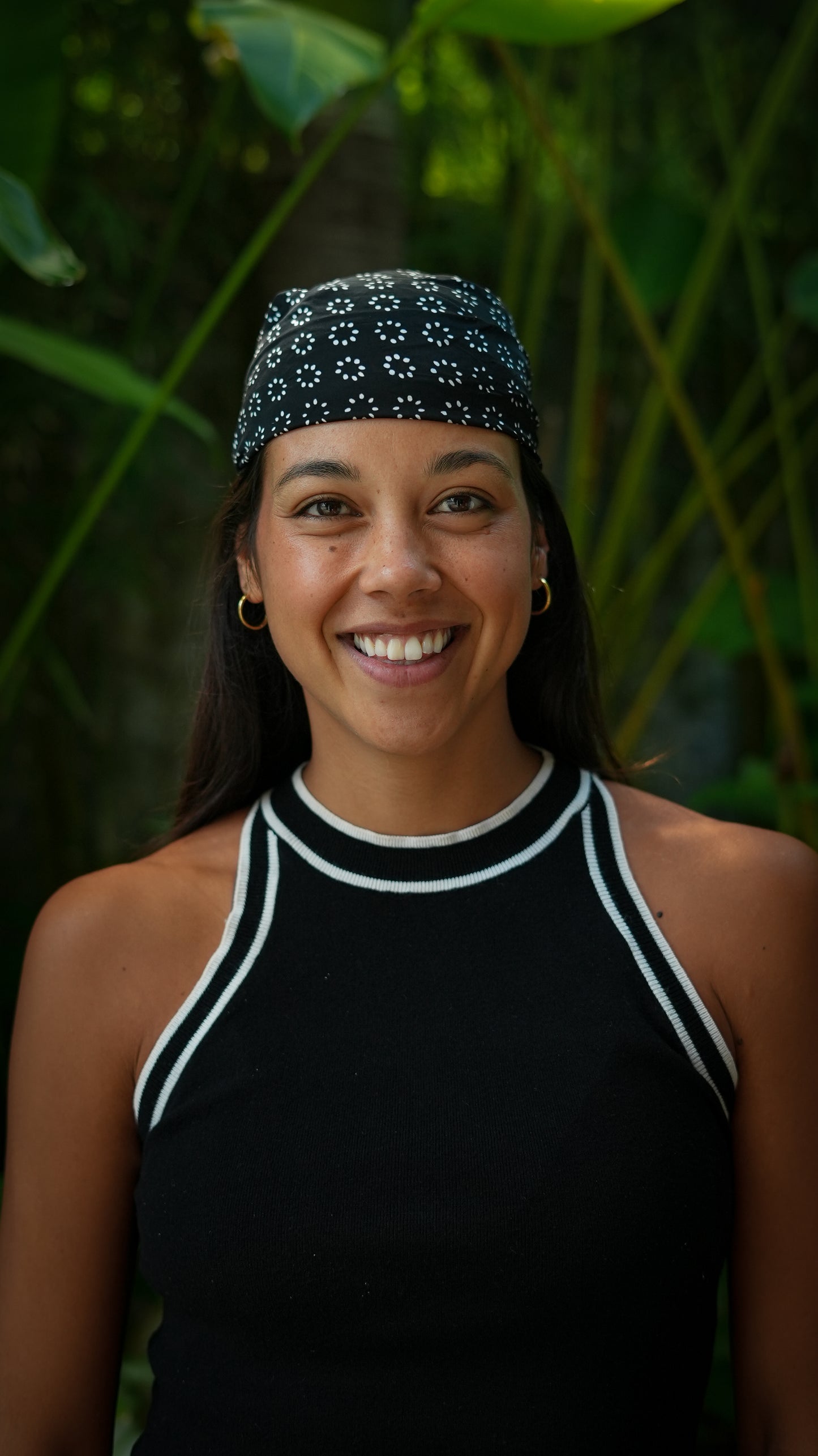 Girl wearing a Batik bandana on her head with whte and black colors batik titik