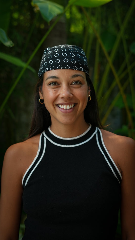 Girl wearing a Batik bandana on her head with whte and black colors batik titik