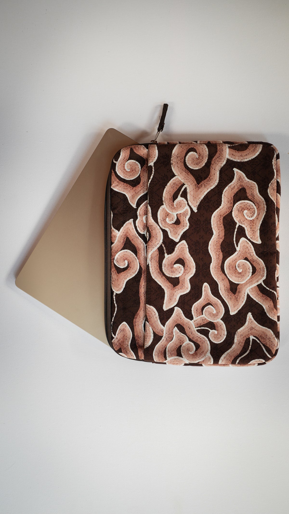 NEW: Laptop sleeve 15 & 16 inch Mega Mendung brown