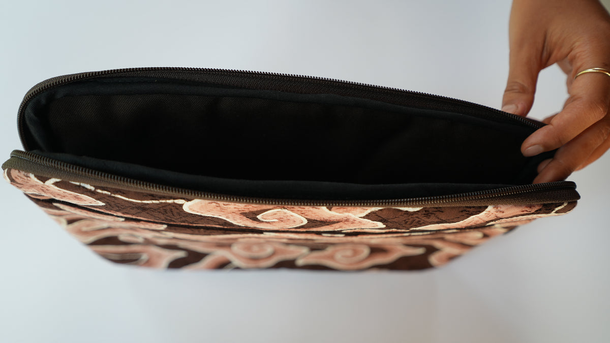 NEW: Laptop sleeve 15 & 16 inch Mega Mendung brown