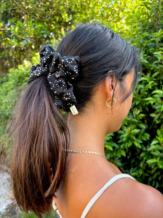 Batik Scrunchie - Titik