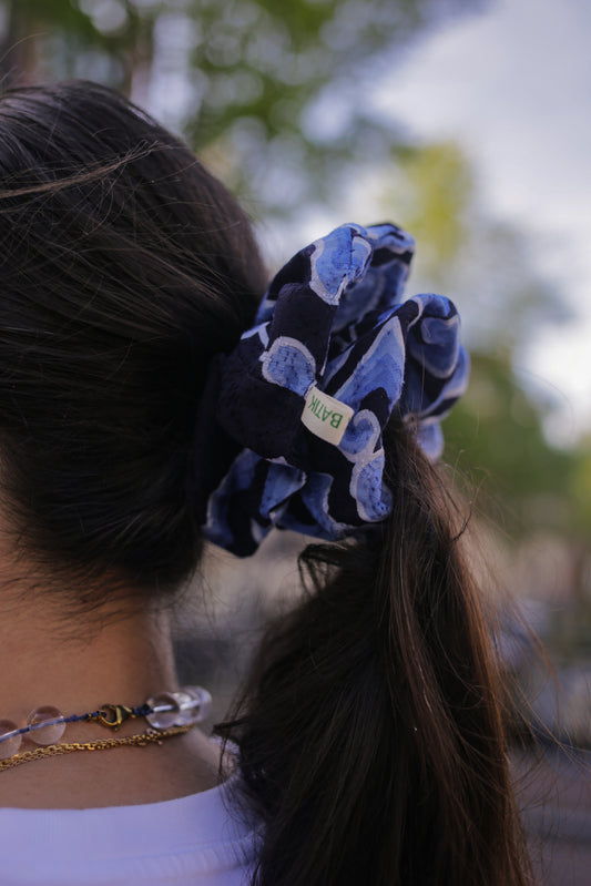 Mega mendung blue large scrunchie in straig brown hair from the side
