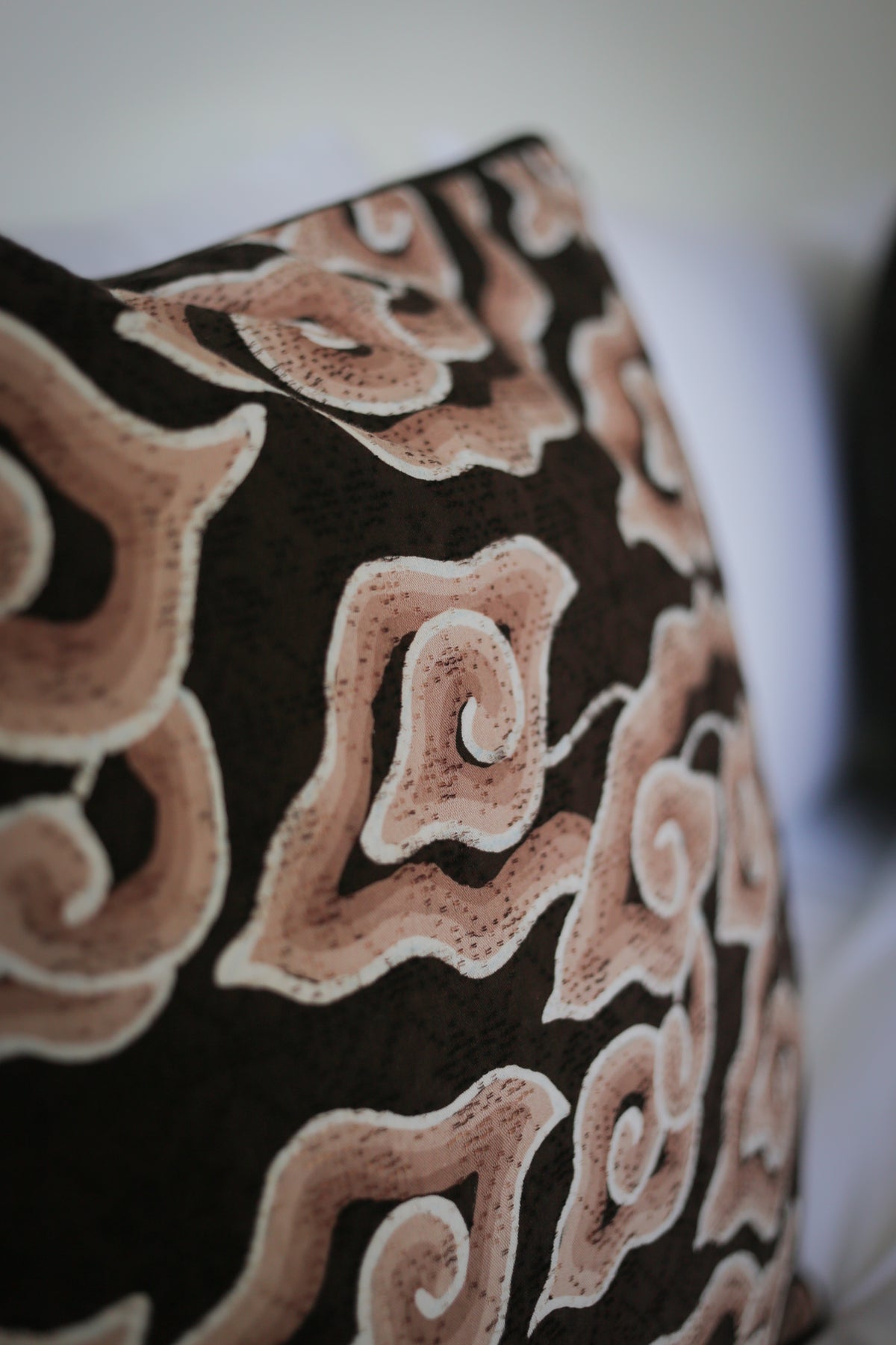 Cushion cover Mega Mendung brown