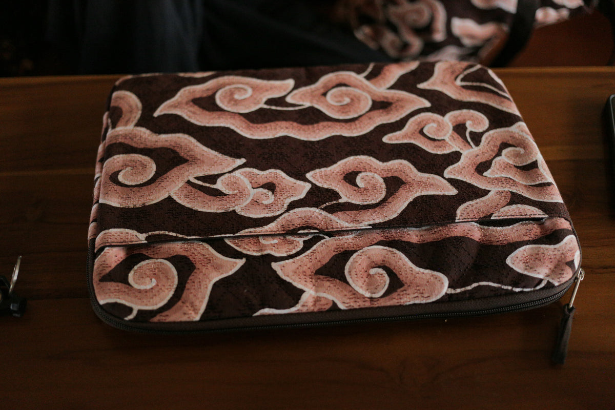 NEW: Laptop sleeve 15 & 16 inch Mega Mendung brown